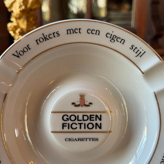 Vintage porseleinen reclame-asbak – Golden Fiction Cigarettes – “Voor rokers met een eigen stijl”