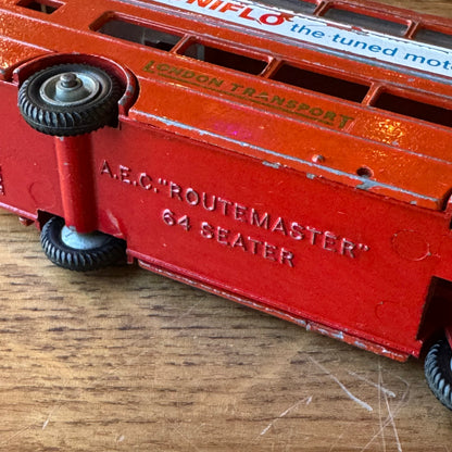 Vintage Budgie Toys AEC Routemaster Dubbeldekker – London Transport – Esso UNIFLO Reclame