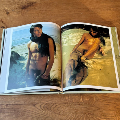Naked Life – Julian Hargreaves – Mannenfotografie in Luxe Linnen Hardcover (2000)