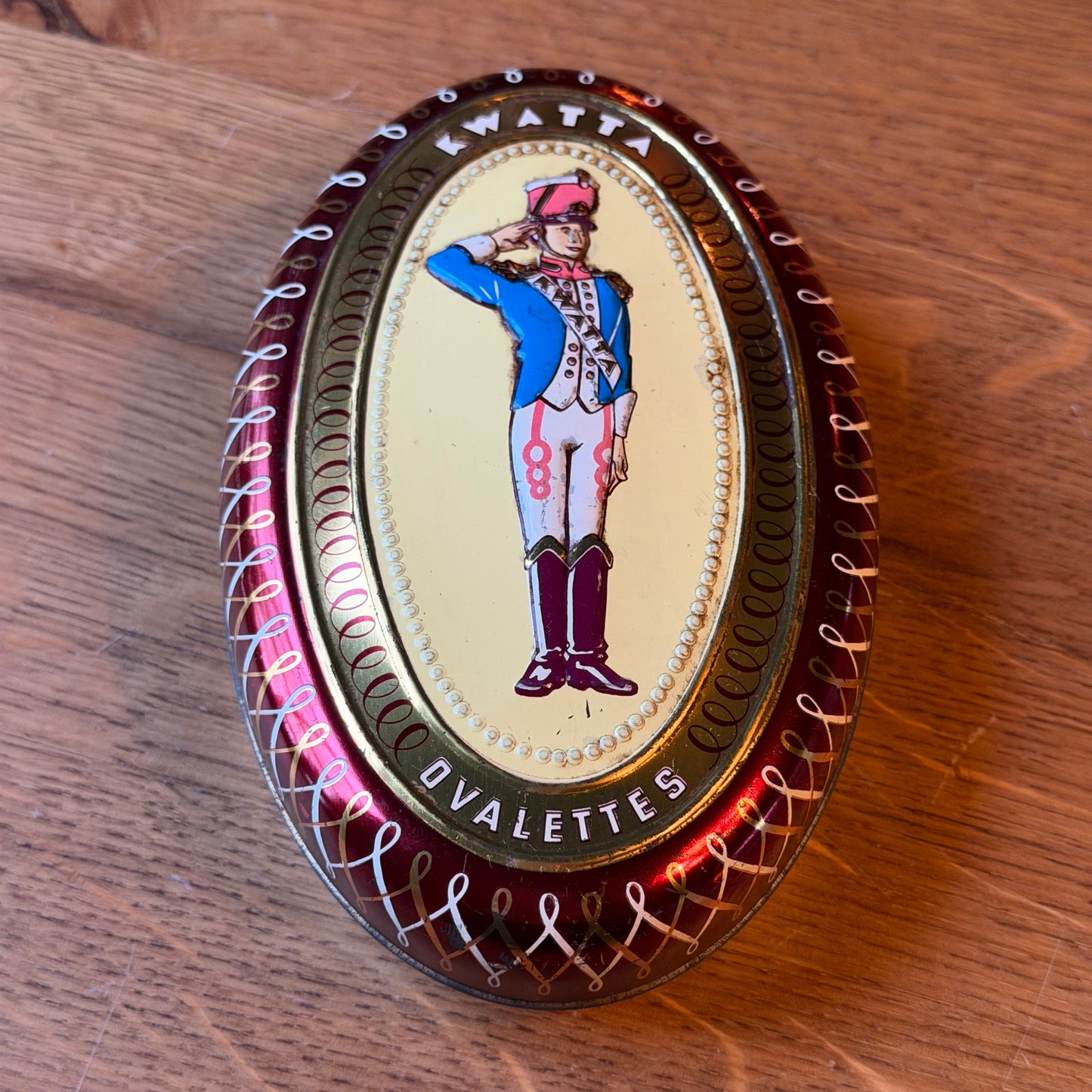 Vintage oval tin “Kwatta Ovalettes” – K.Watta Breda (Netherlands)