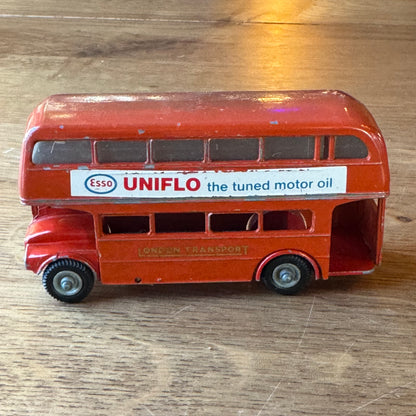 Vintage Budgie Toys AEC Routemaster Dubbeldekker – London Transport – Esso UNIFLO Reclame