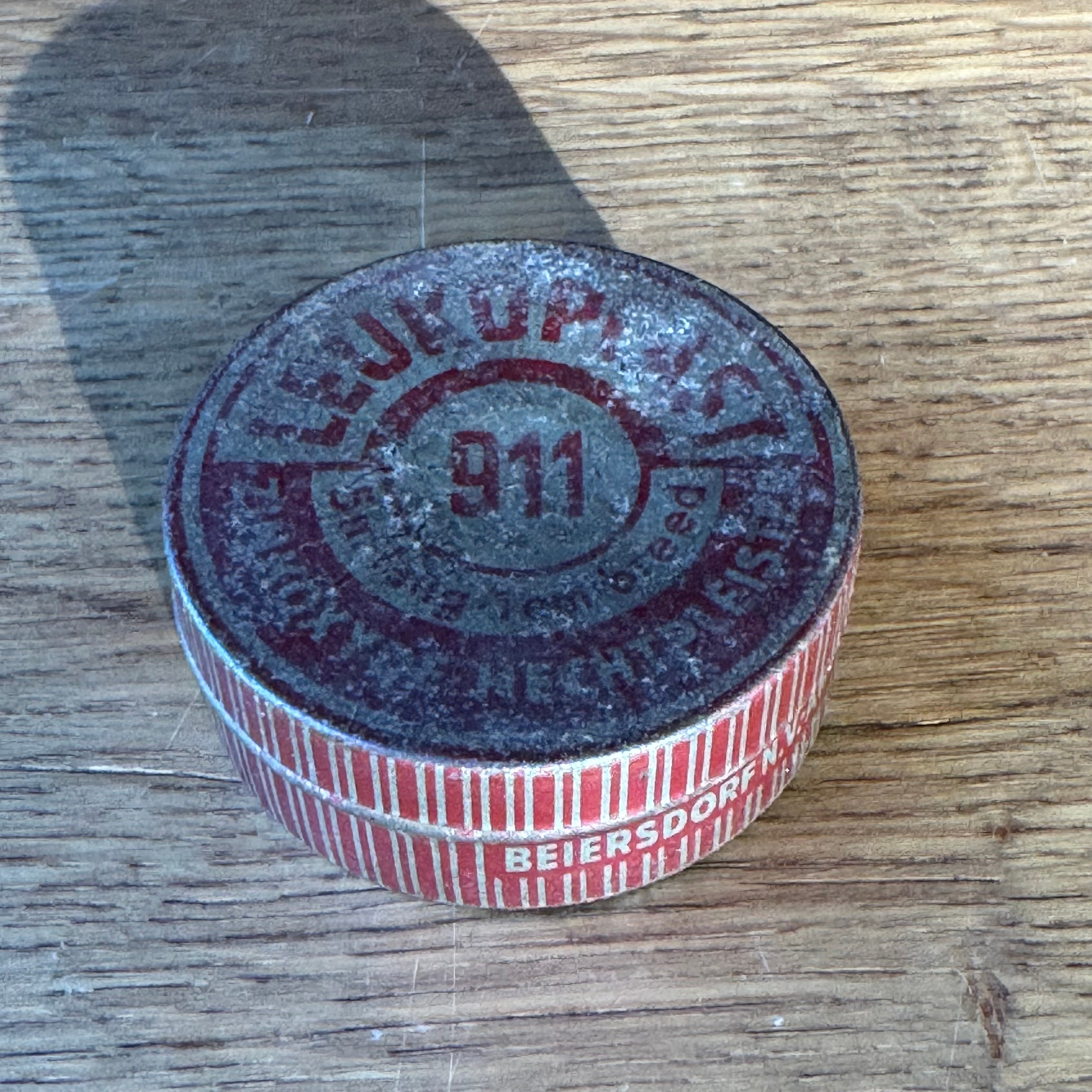 Vintage Leukoplast 911 tin – Beiersdorf NV Amsterdam (ca. 1940s–1950s)