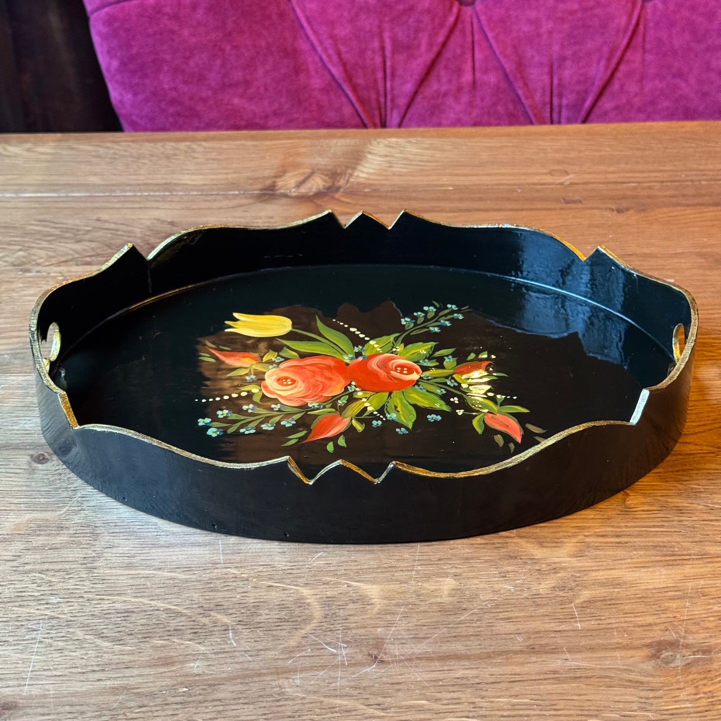 Handbeschilderd houten dienblad met bloemmotief en goudrand