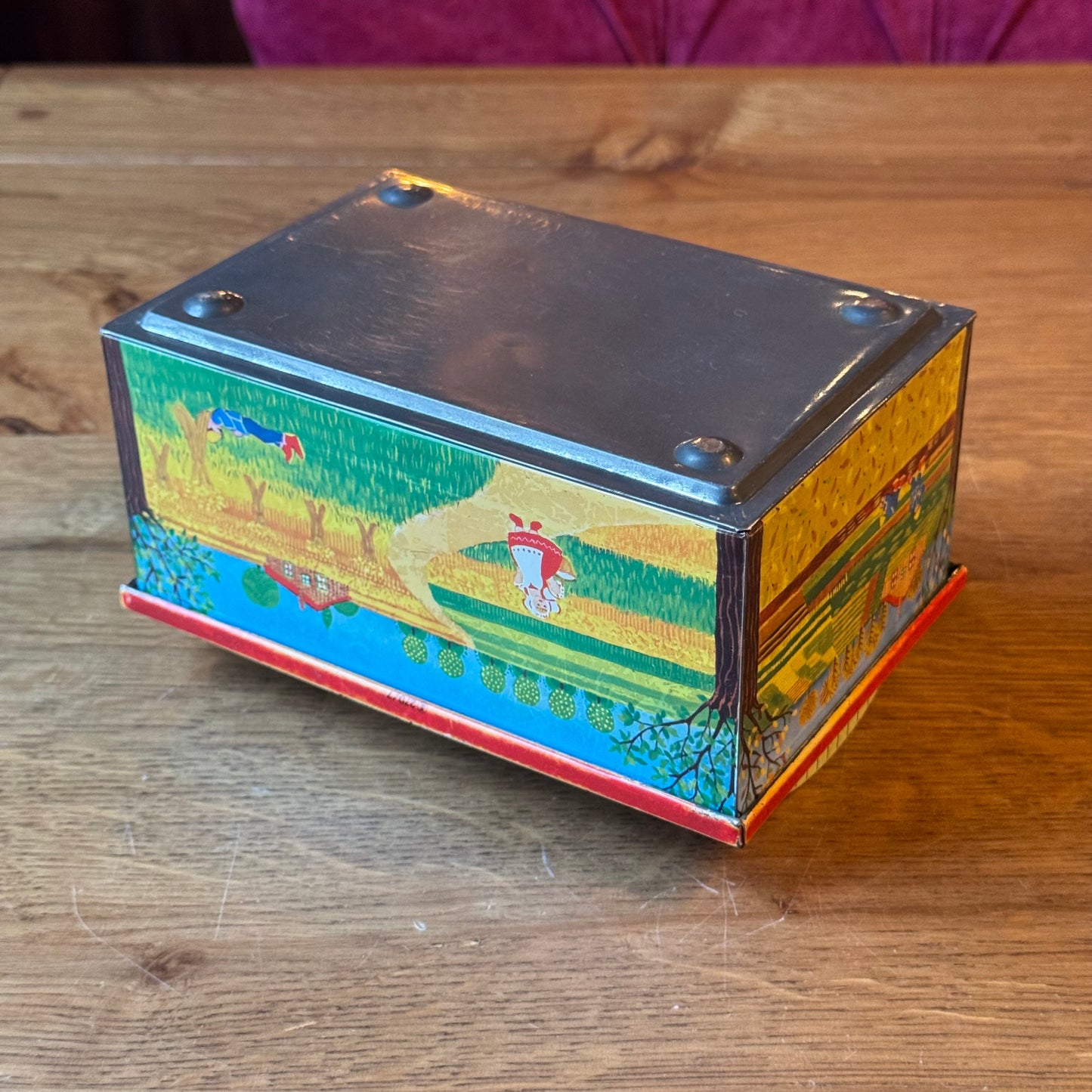 Vintage De Beukelaer blikken trommel met seizoensillustraties