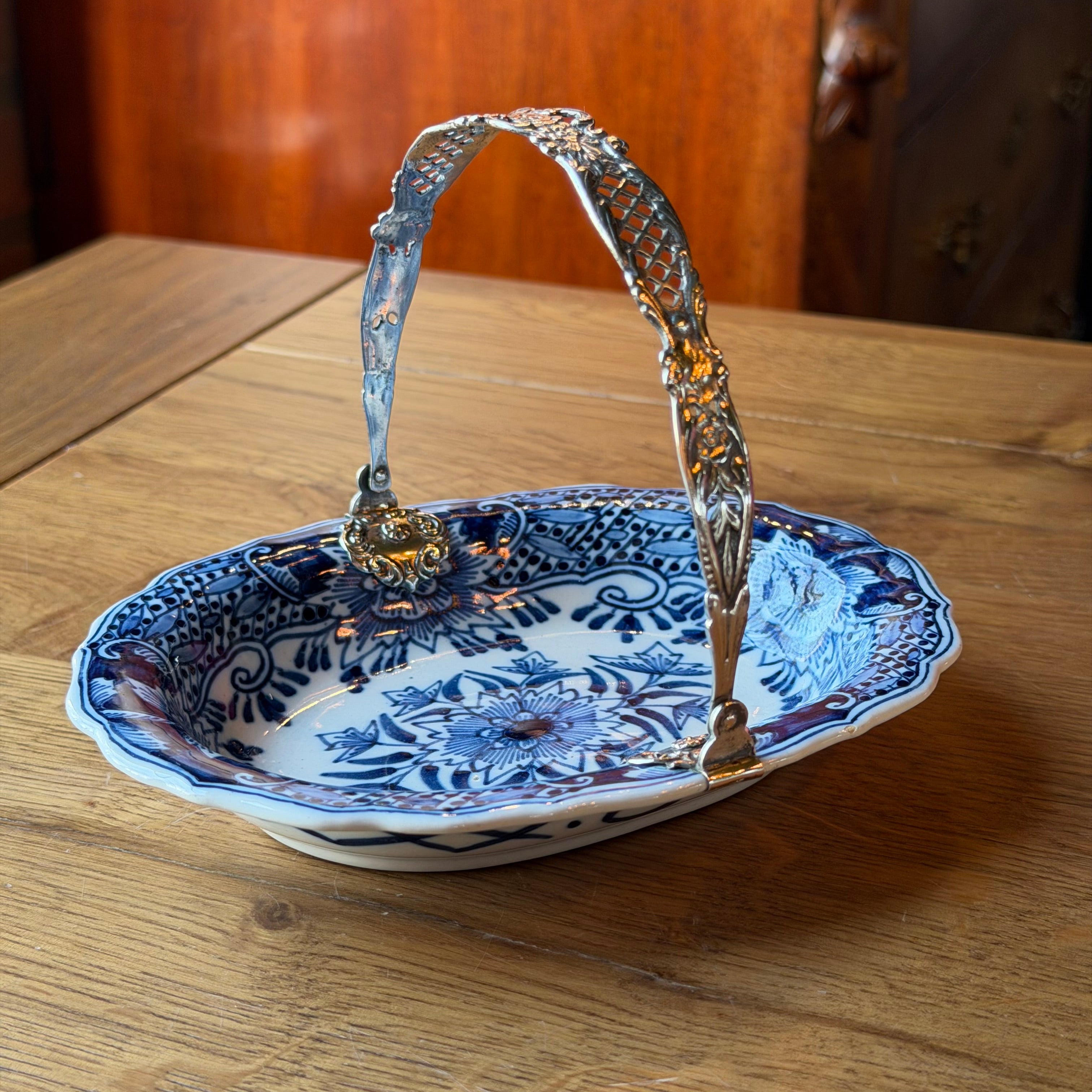 Antiek Makkum Bonbonschaaltje met Zilveren Montuur (834) – J&S – ca. 1906–1925