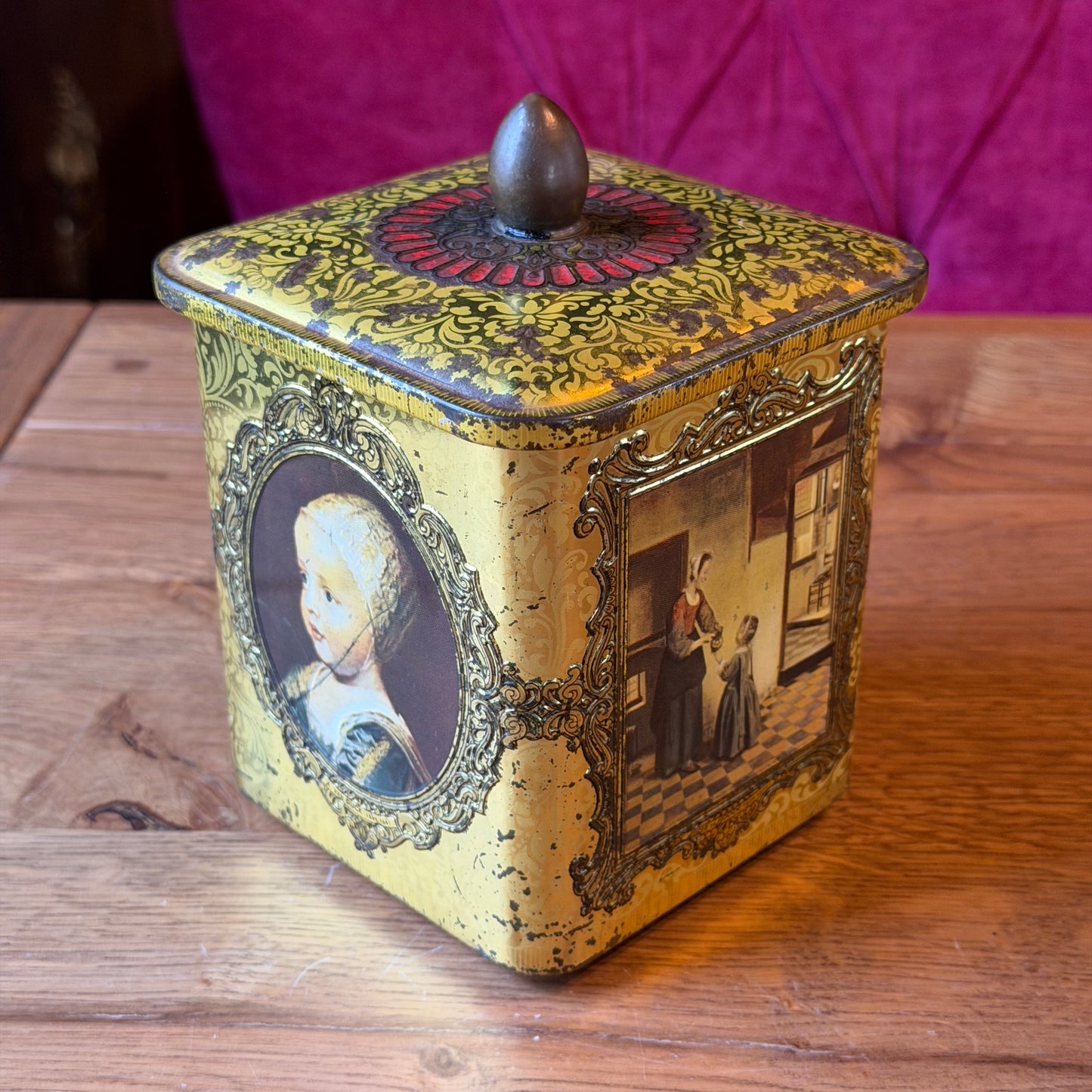 Rare Verblifa Art Tin (1935-1939) – Dutch Masters in Relief – Vintage
