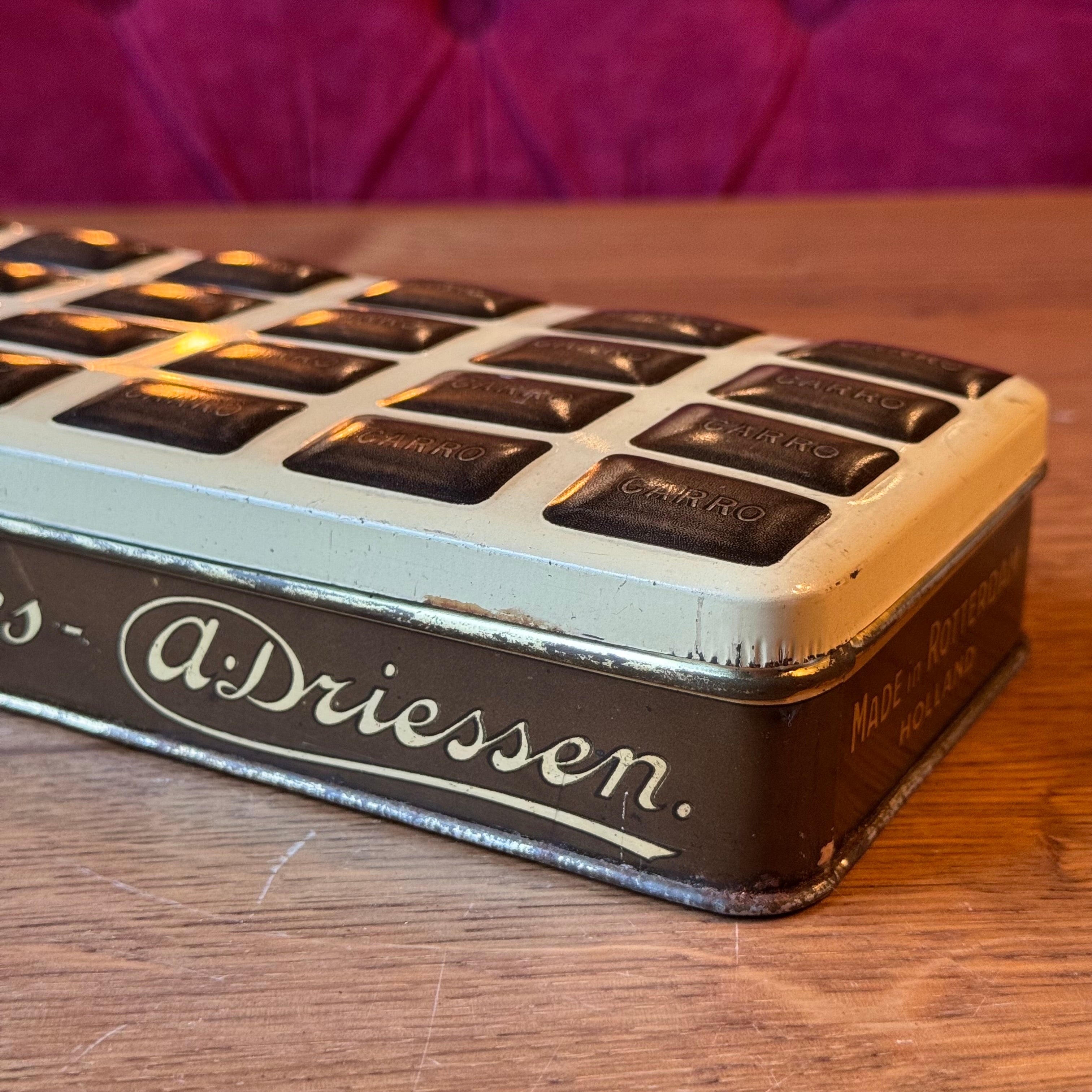 Vintage Carro Chocolate Tin – A. Driessen Rotterdam – Half Kilo – ca. 1930s–1950s