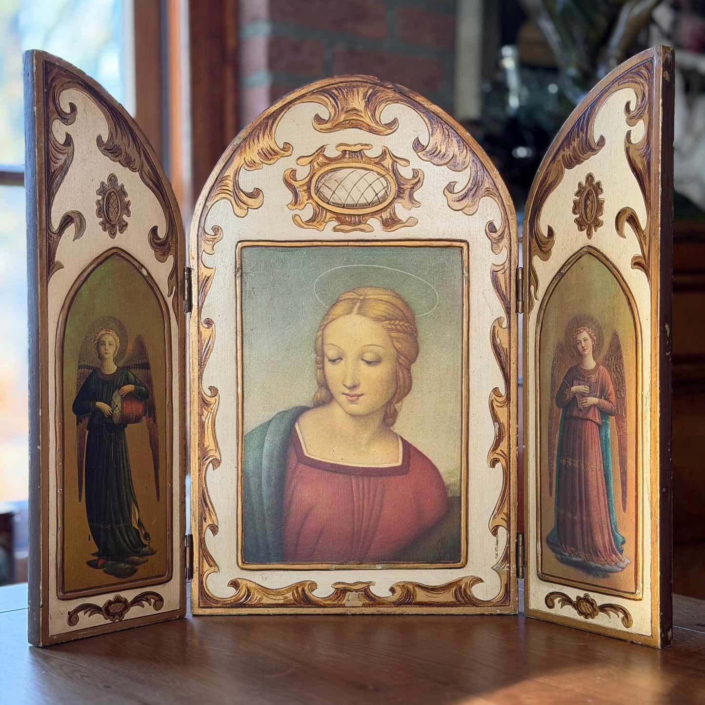 Houten Drieluik met Madonna en Engelen – Vintage Triptiek met Goudaccenten