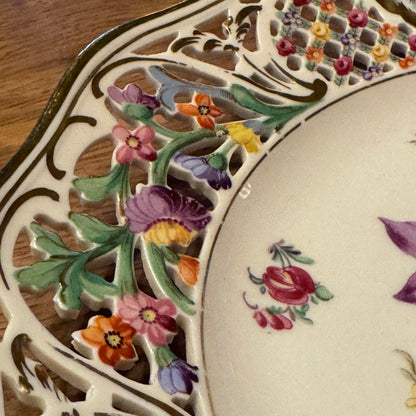 Handbeschilderde porseleinen bordenset van Schumann Arzberg, Duitsland, model ‘Vieux Meissen’