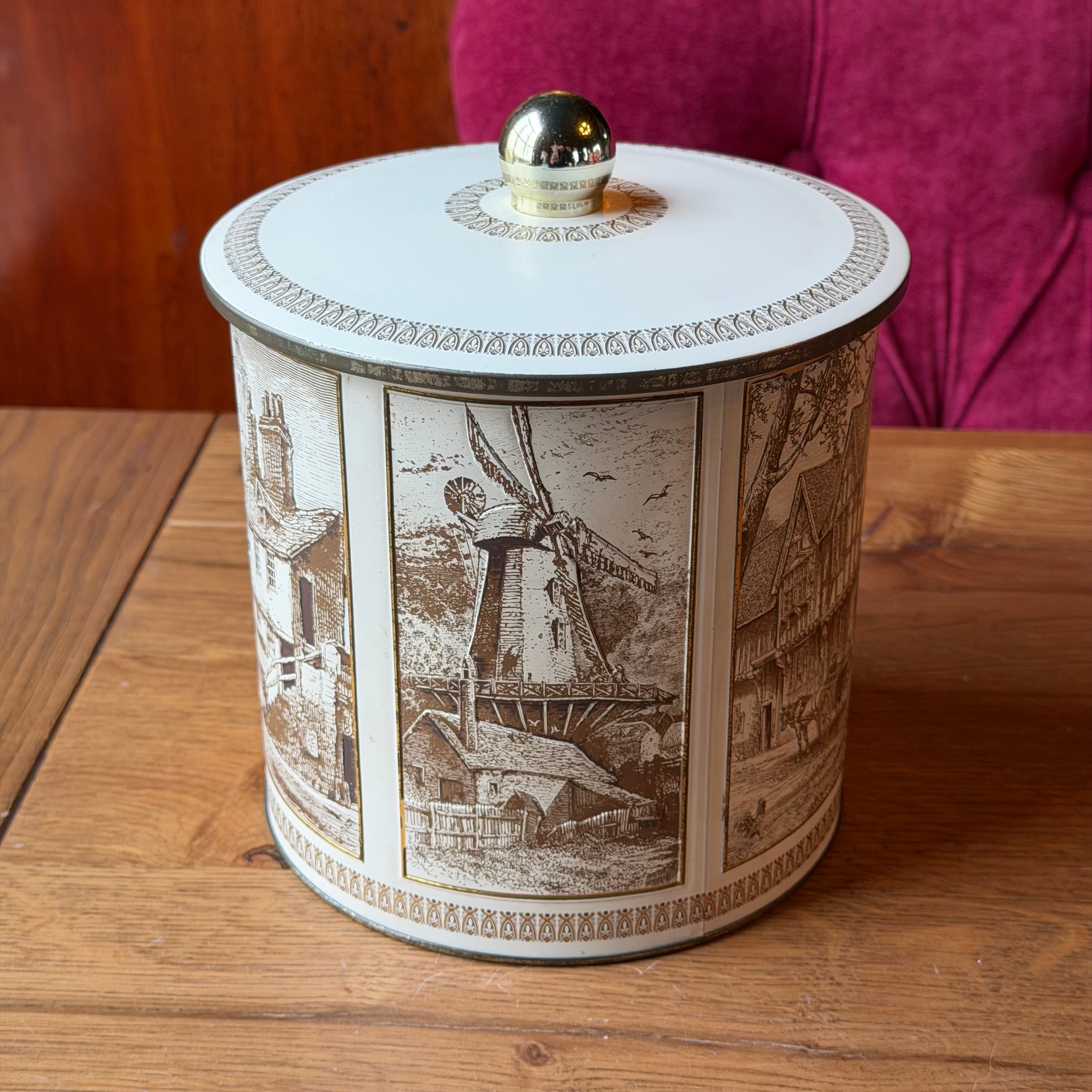 Vintage Engels Biscuit Barrel – Rond Koekblik met Vochtabsorberend Deksel