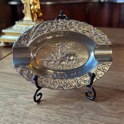 Zilverkleurige Vintage Asbak met Landelijk Reliëf – Boer en Koe