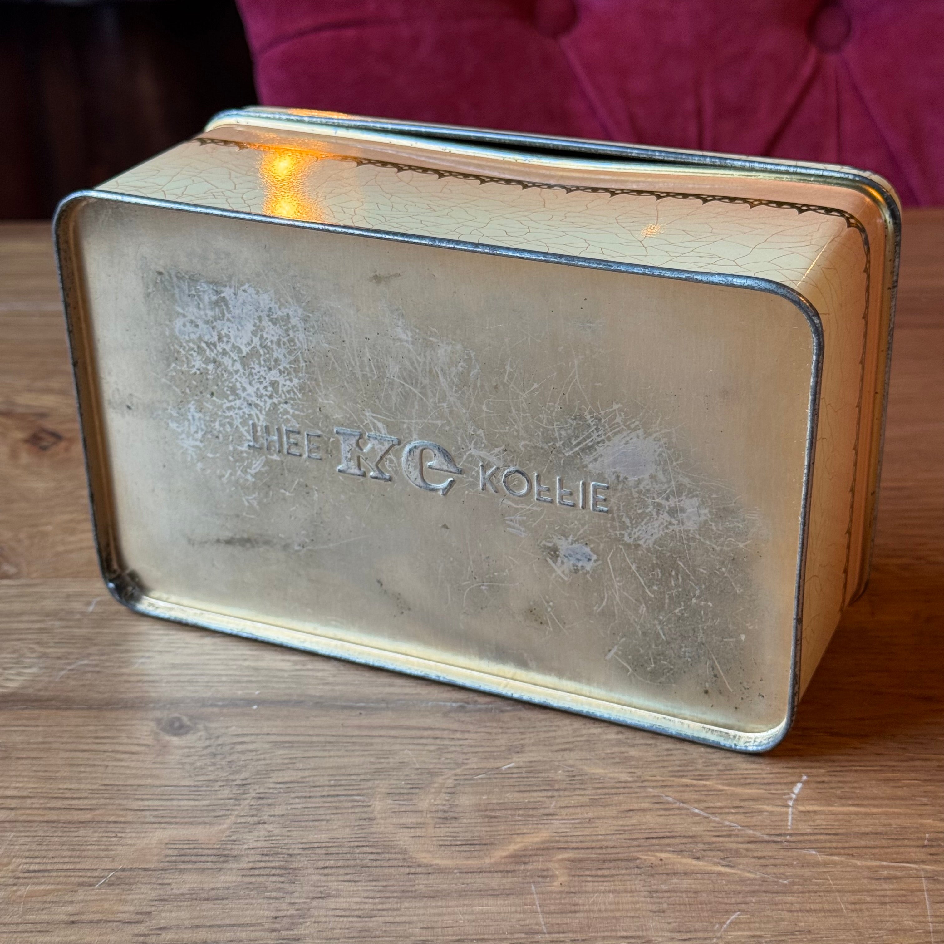 Vintage tea tin with a winter Avercamp scene – "Kolven op het IJs" (Food on the Ice)