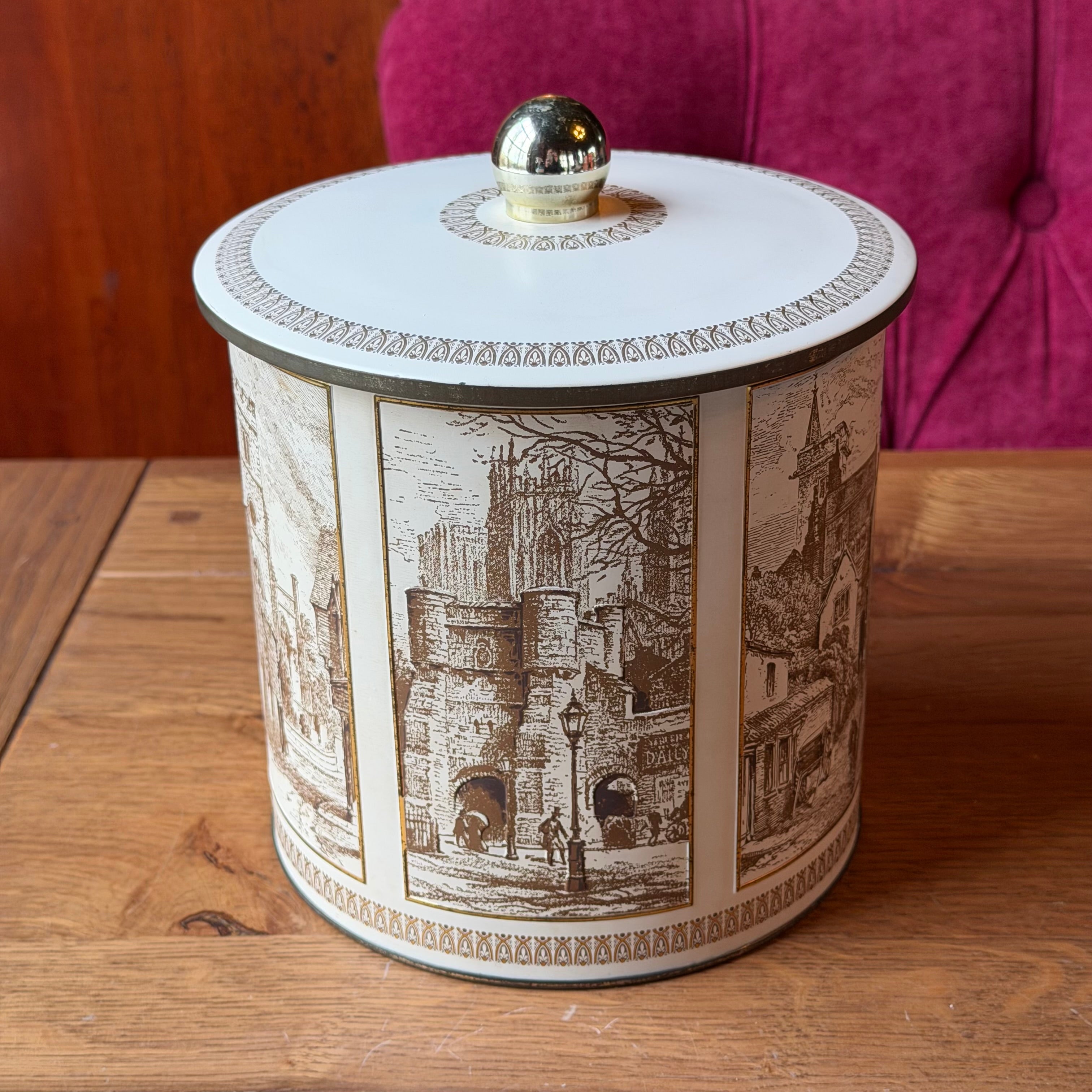 Vintage Engels Biscuit Barrel – Rond Koekblik met Vochtabsorberend Deksel