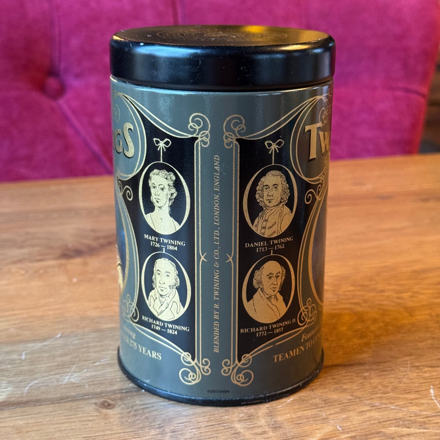 Twinings Tea rond blik met portretdecoratie – 250 g