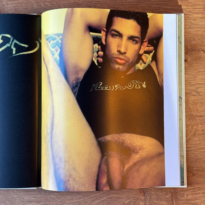 Naked Life – Julian Hargreaves – Mannenfotografie in Luxe Linnen Hardcover (2000)