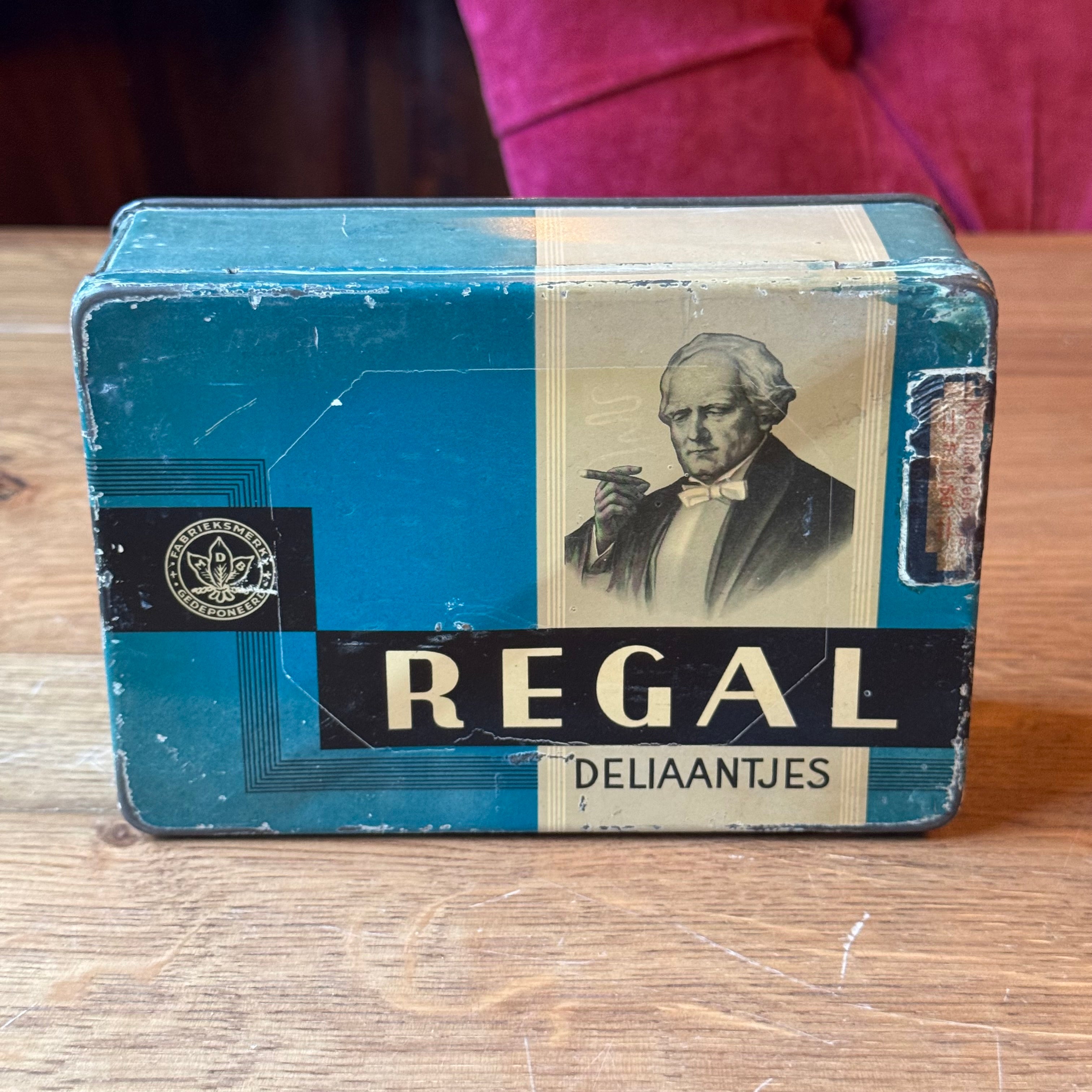 Vintage Regal Sigarenblik - Deliaantjes - Petrol Blauw & Portret (Jaren '50)