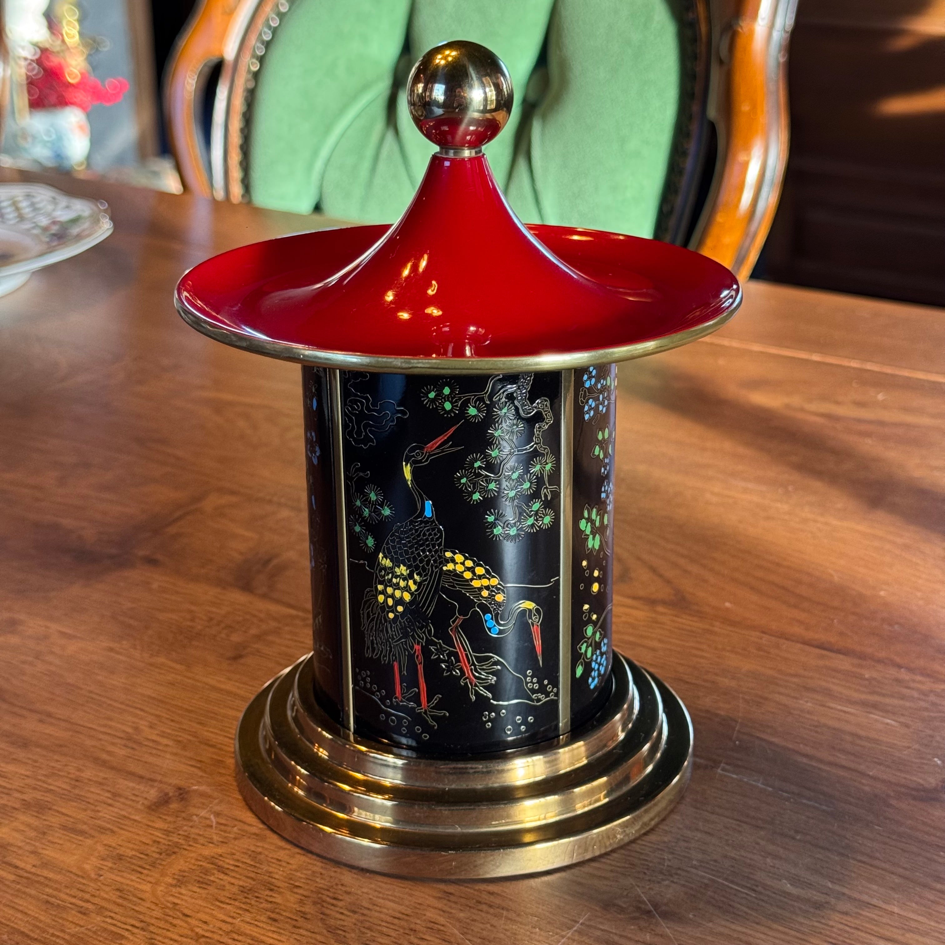 Vintage Japans Sigaretten Dispenser van Messing & Lakwerk – Mathot Vanhoffelen, Antwerpen