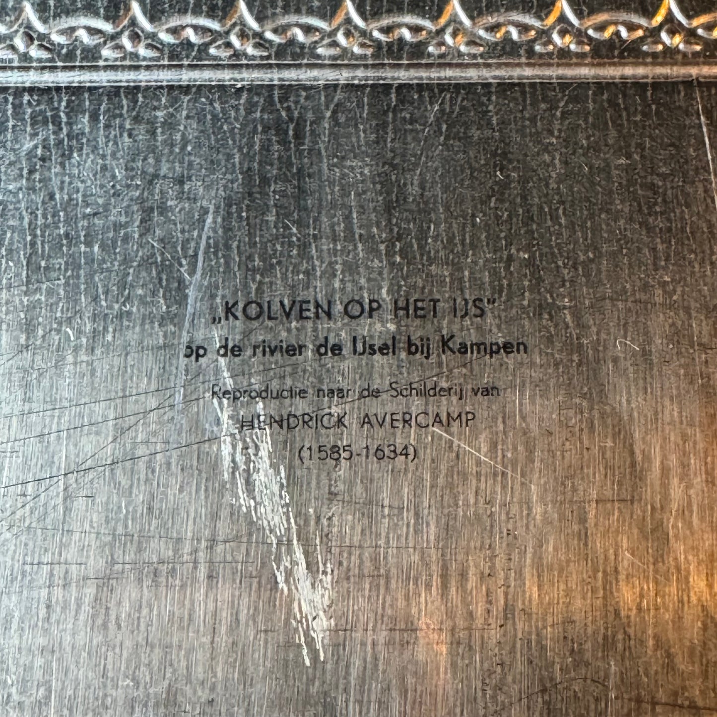 Vintage theeblik met winters Avercamp-tafereel – “Kolven op het IJs”