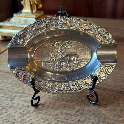 Zilverkleurige Vintage Asbak met Landelijk Reliëf – Boer en Koe