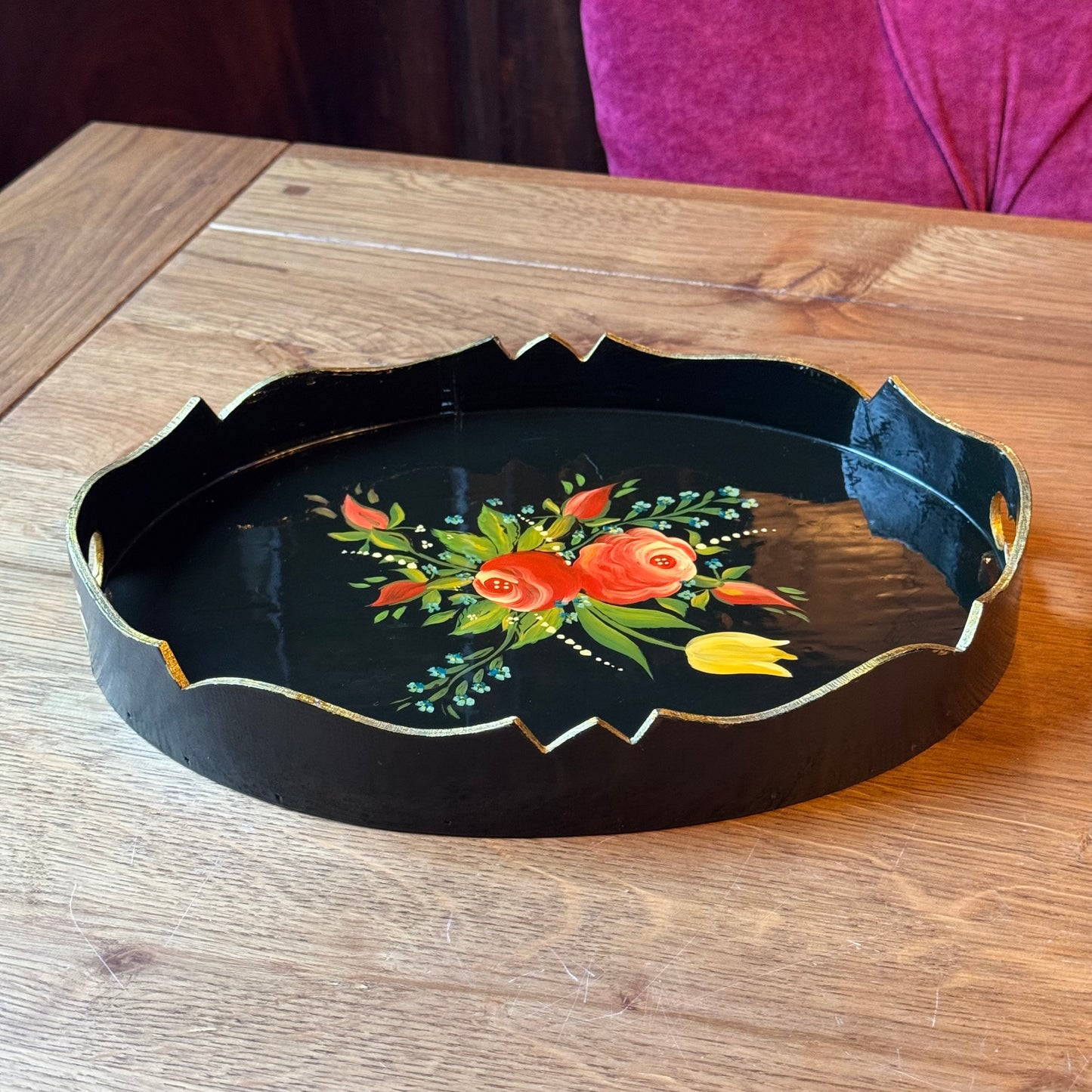 Handbeschilderd houten dienblad met bloemmotief en goudrand