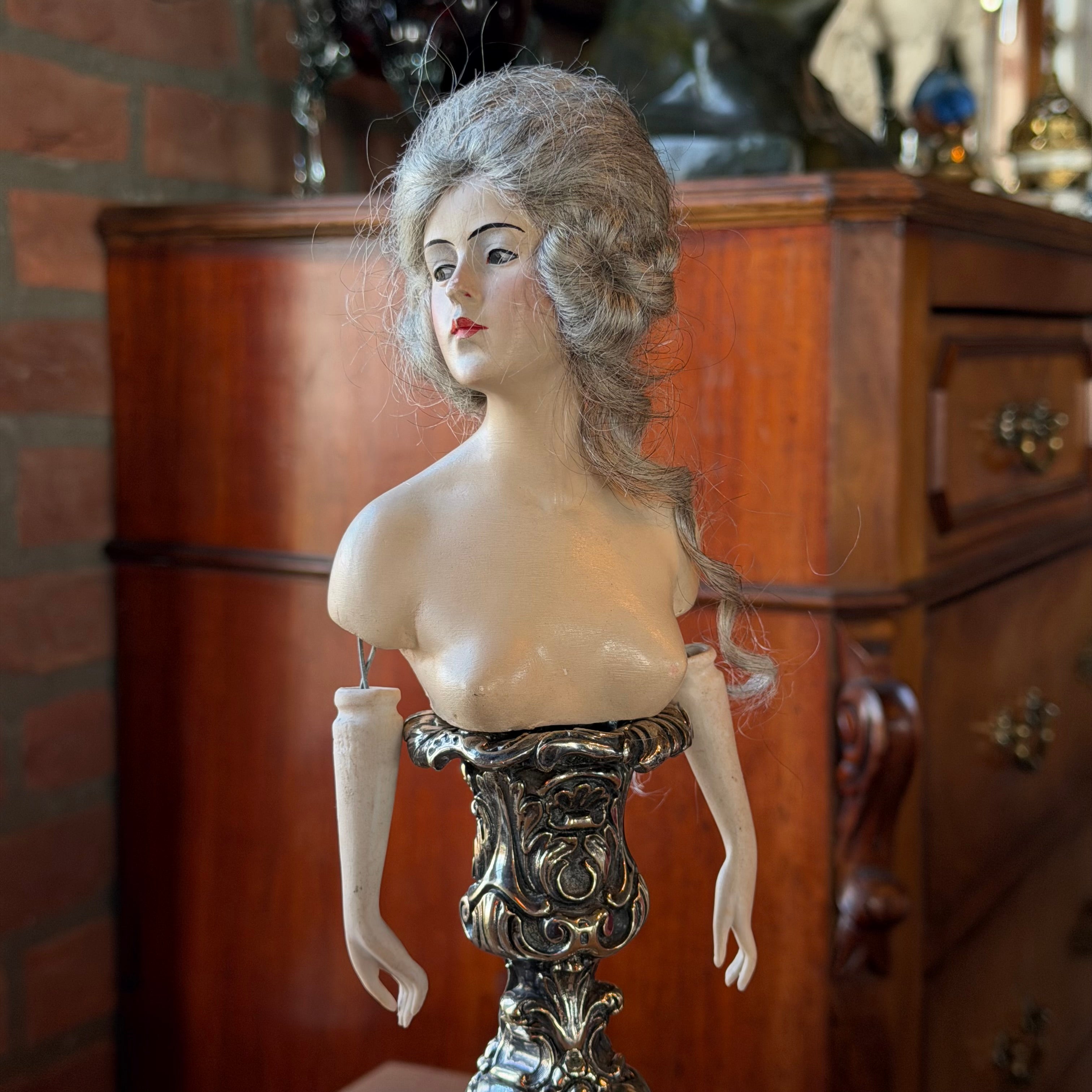 Seltene Art-déco-Büste „Olga“ – Lilli Baitz, Berlin (um 1920) – Signiertes Museumsstück