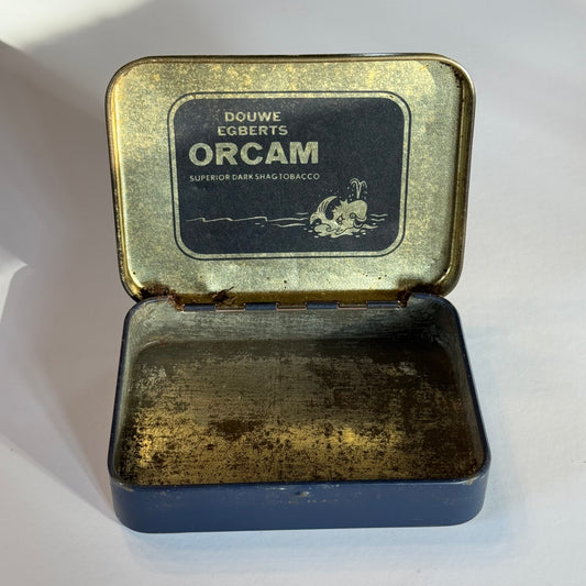 Vintage Douwe Egberts “Orcam” Tabaksblik – Superior Dark Shag Tobacco (ca. 1950s)