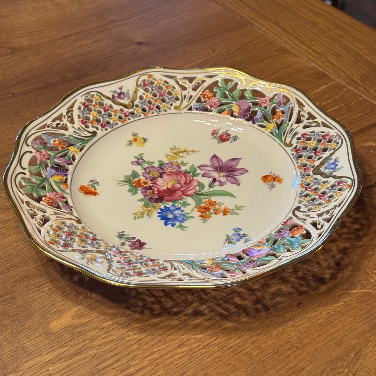 Handbeschilderde porseleinen bordenset van Schumann Arzberg, Duitsland, model ‘Vieux Meissen’