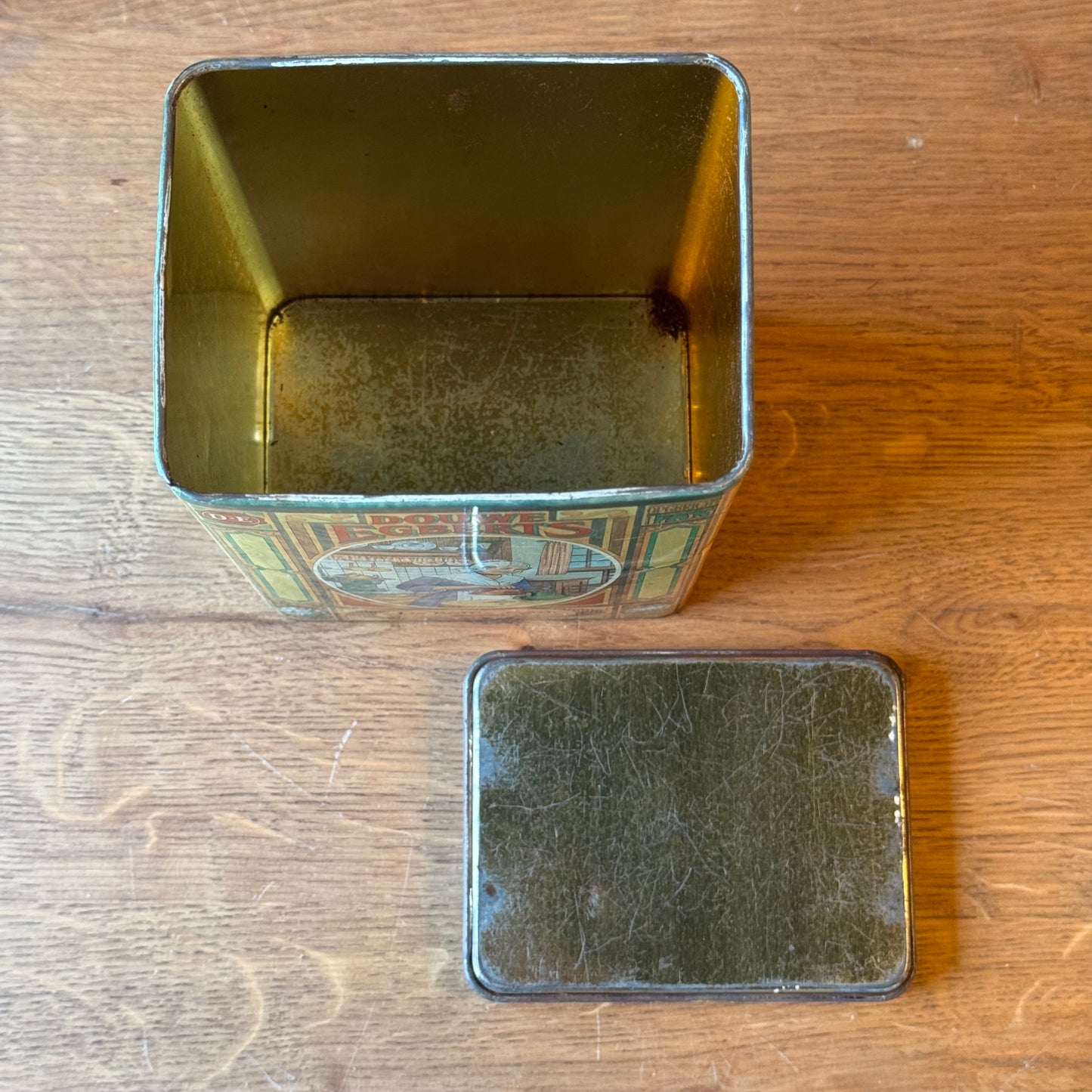 Antiek Douwe Egberts koffieblik met scènes uit het koffieritueel