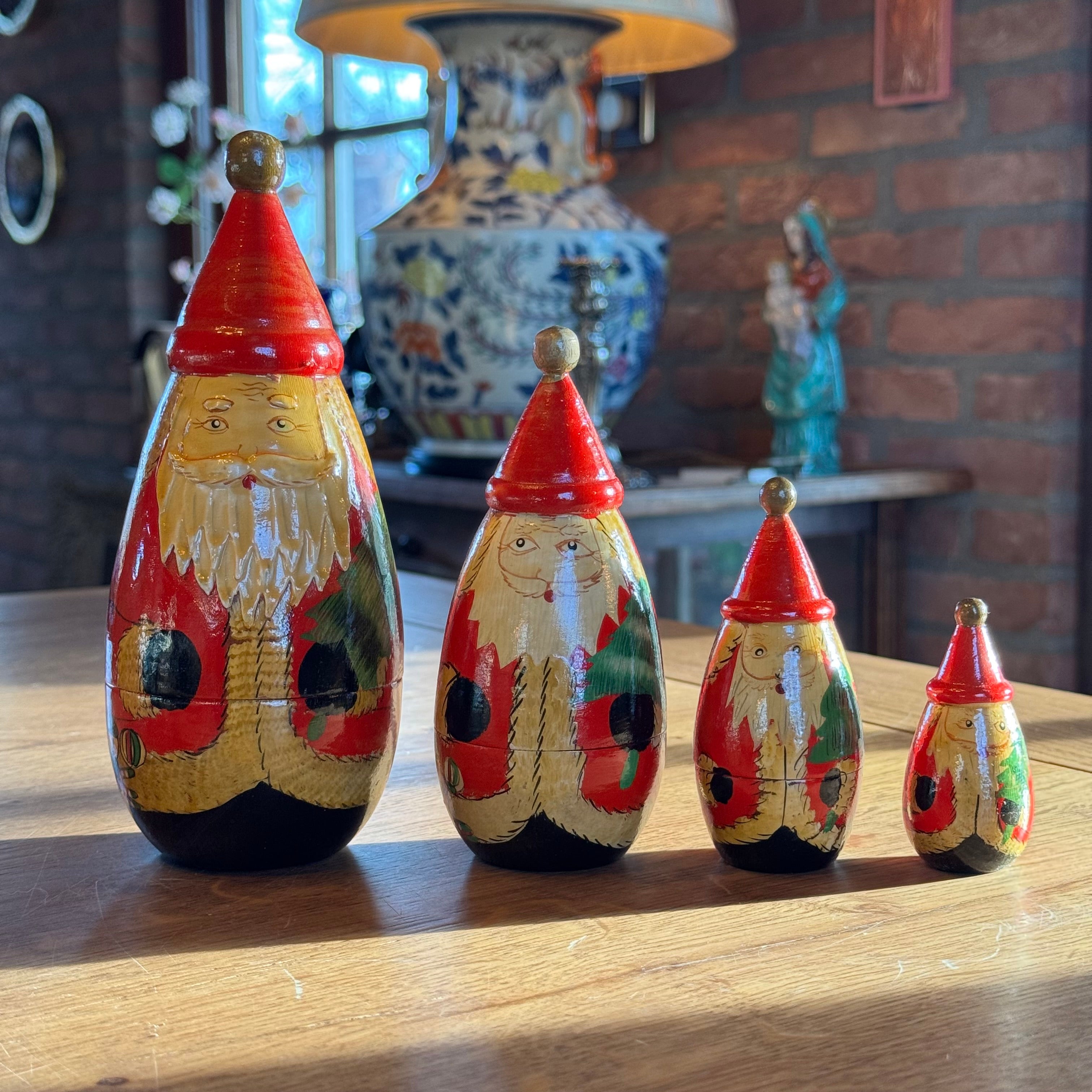 Set van 4 houten kerstdorpen Matroesjka kerstmannen – handbeschilderd