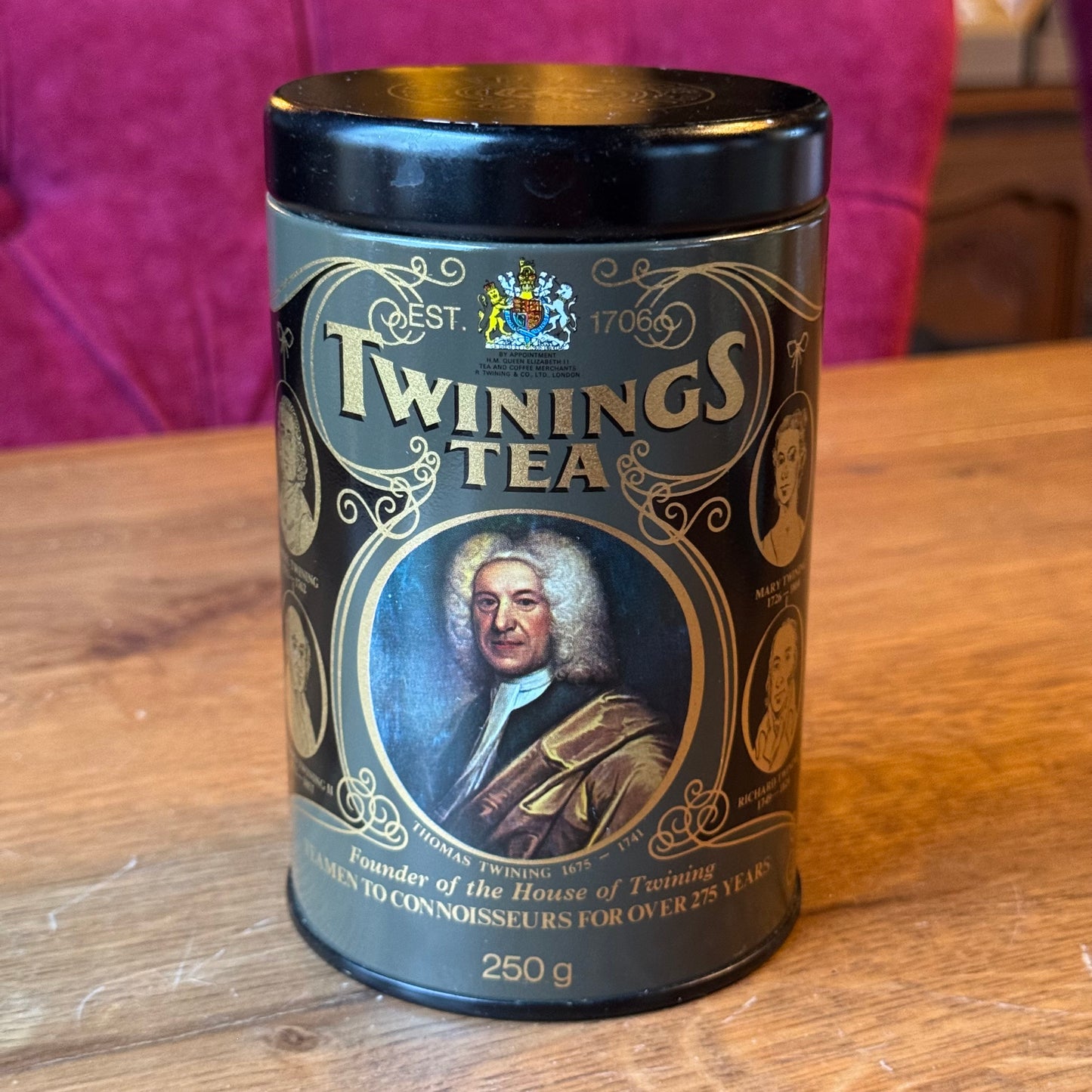 Twinings Tea rond blik met portretdecoratie – 250 g