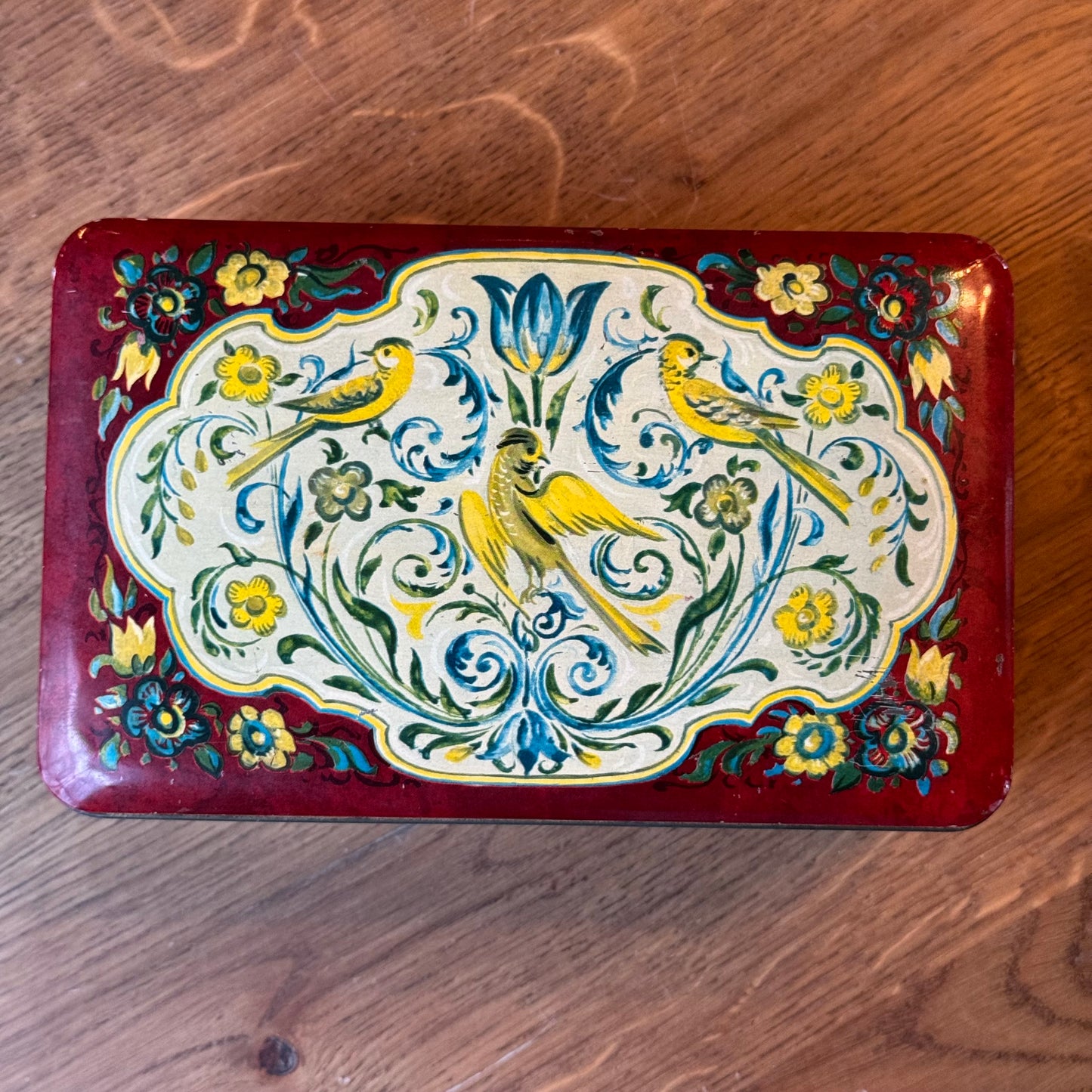 Vintage handbeschilderd blik met vogel- en bloemmotief