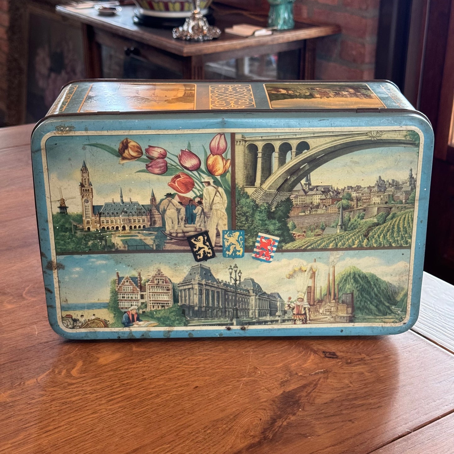 Lonka Benelux toffeeblik – stadsgezichten Nederland België Luxemburg – ca. 1955–1965