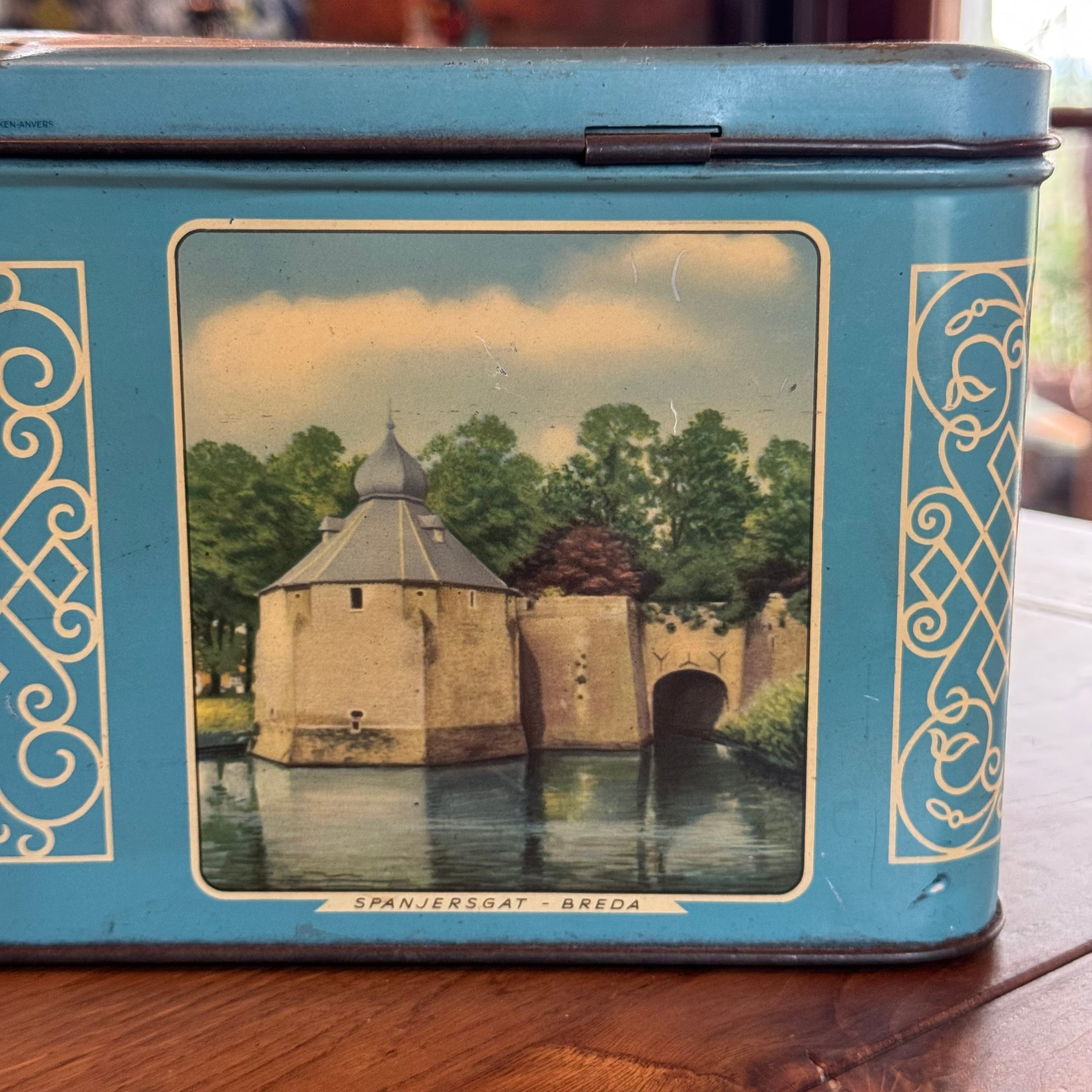 Lonka Benelux toffee tin – cityscapes of the Netherlands, Belgium, Luxembourg – ca. 1955–1965