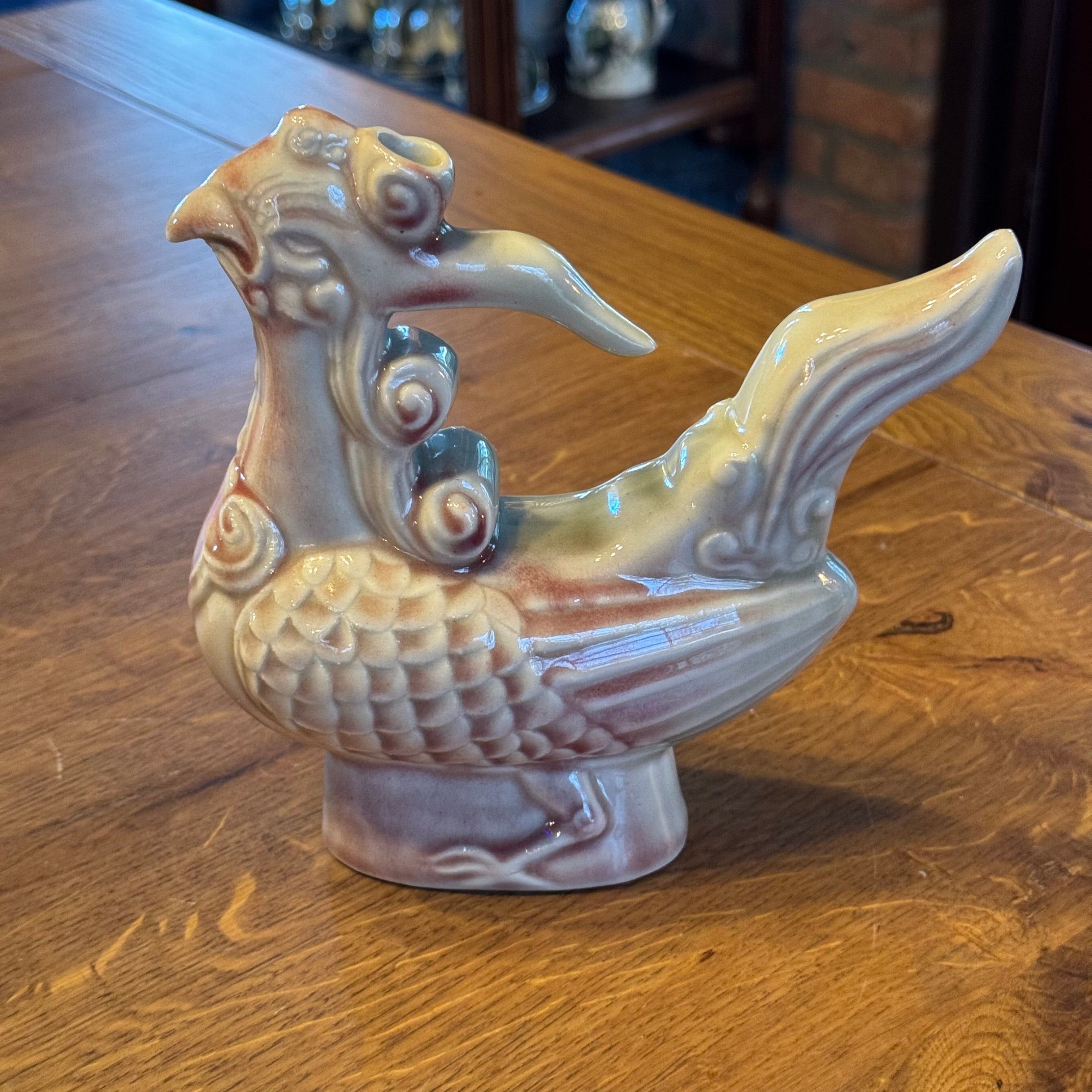 Phoenix-Keramikkrug – cremefarbene bis rosafarbene Glanzglasur, 20. Jahrhundert