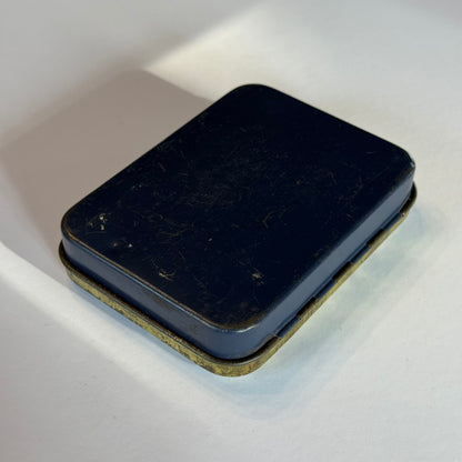 Vintage Douwe Egberts “Orcam” Tabaksblik – Superior Dark Shag Tobacco (ca. 1950s)