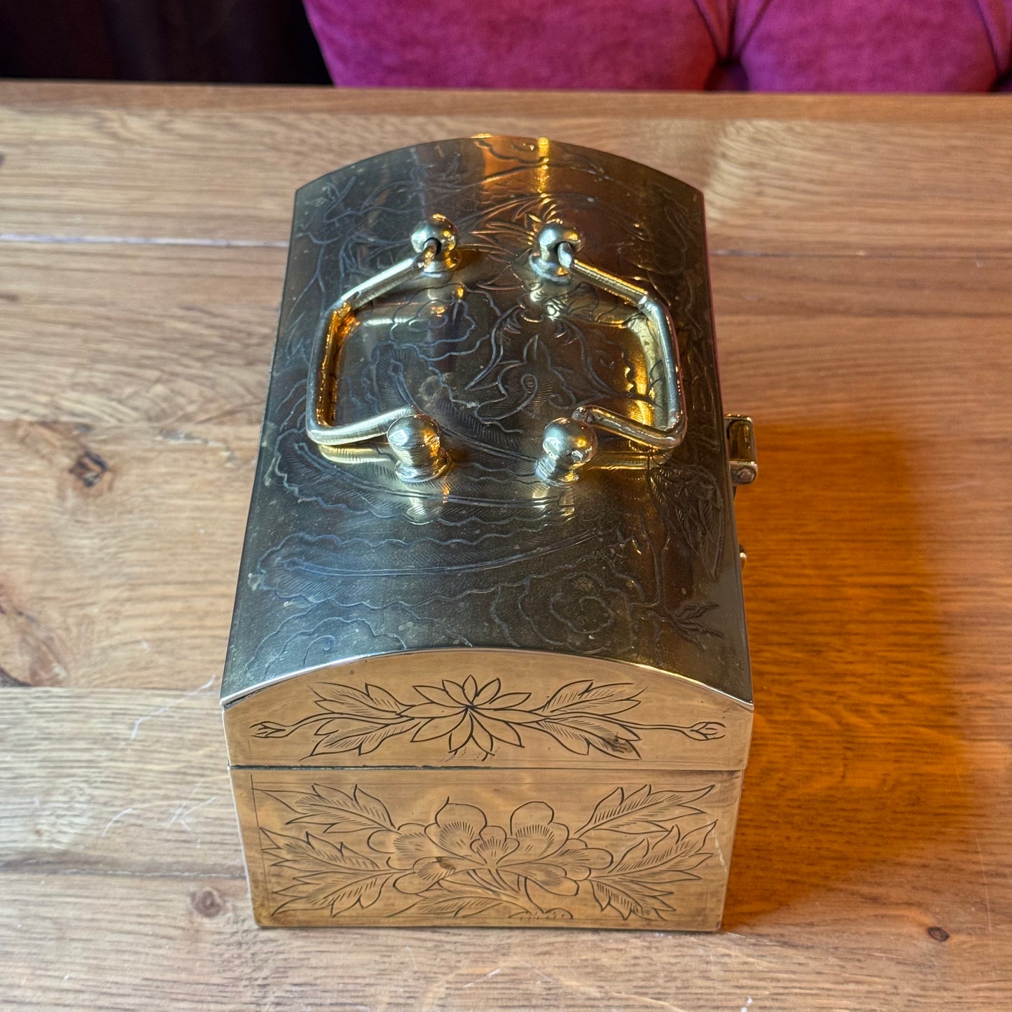 Antiek Chinees koperen opbergkistje met gegraveerde draak