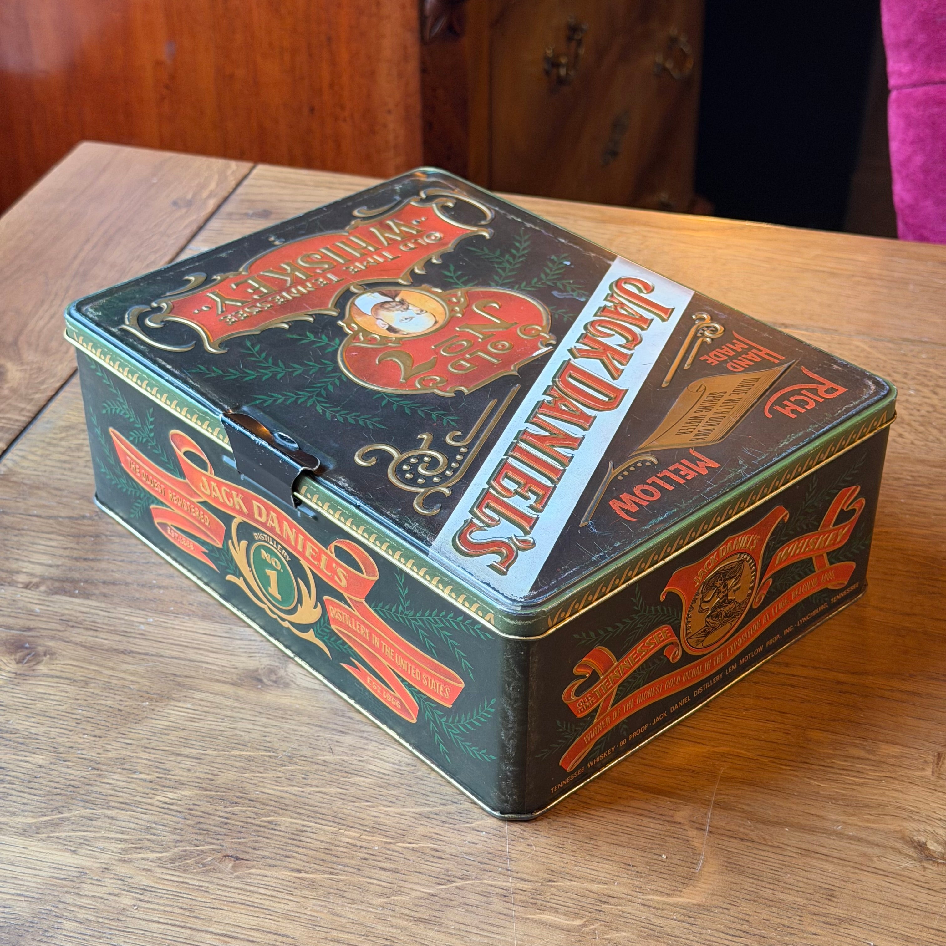 Jack Daniel's Old No. 7 Whiskydose mit klassischen Illustrationen