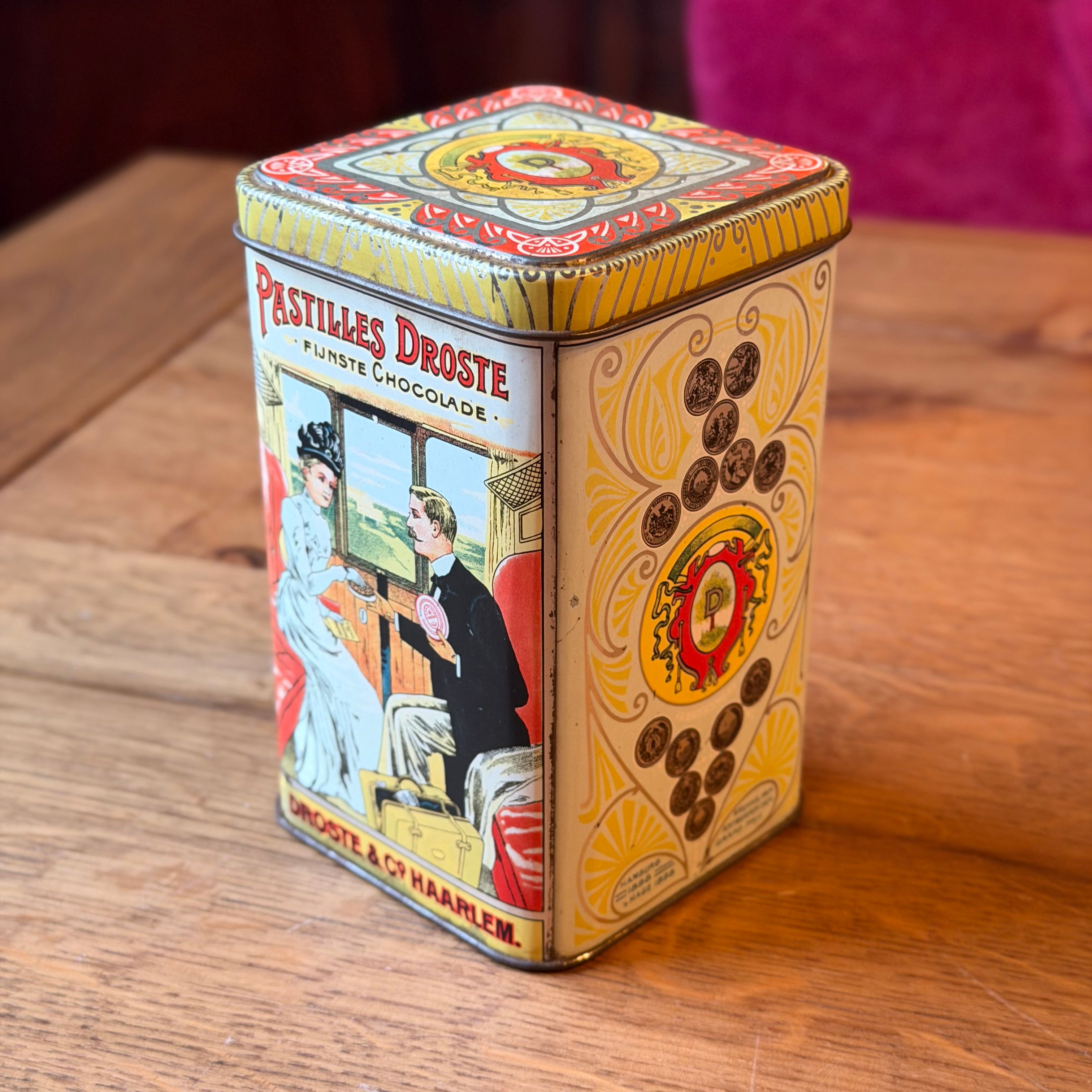 Antike Kakaodose von Droste mit aufrechtem Deckel – Haarlem