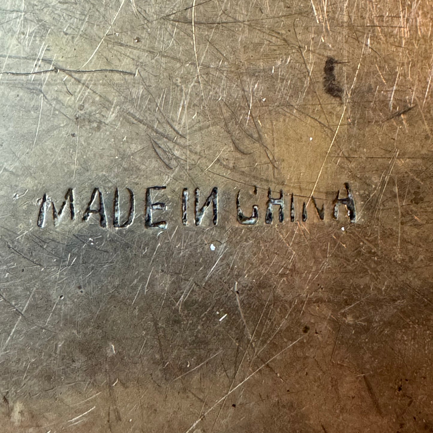 Antiek Chinees koperen opbergkistje met gegraveerde draak