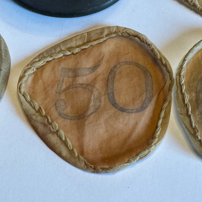 Antike Apothekerdose mit prall gefüllter Gaze (1849)