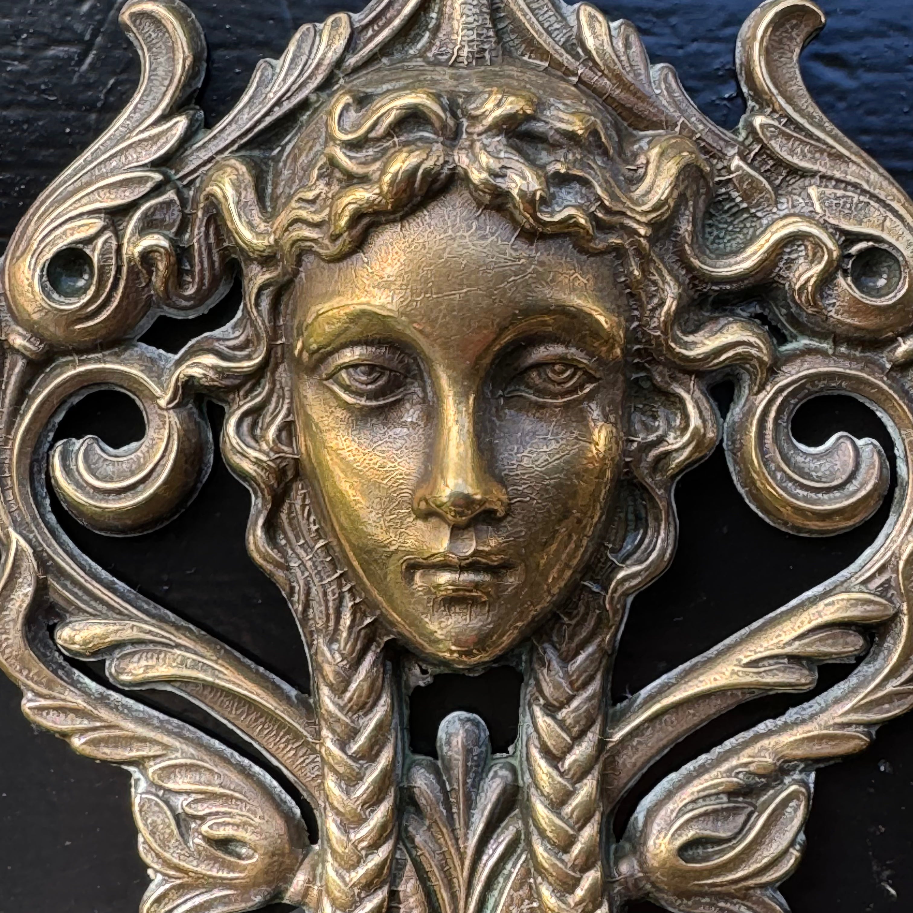 Twee Koperen Messing Medusa Wandhaken van VCR BREV - The Collectionist