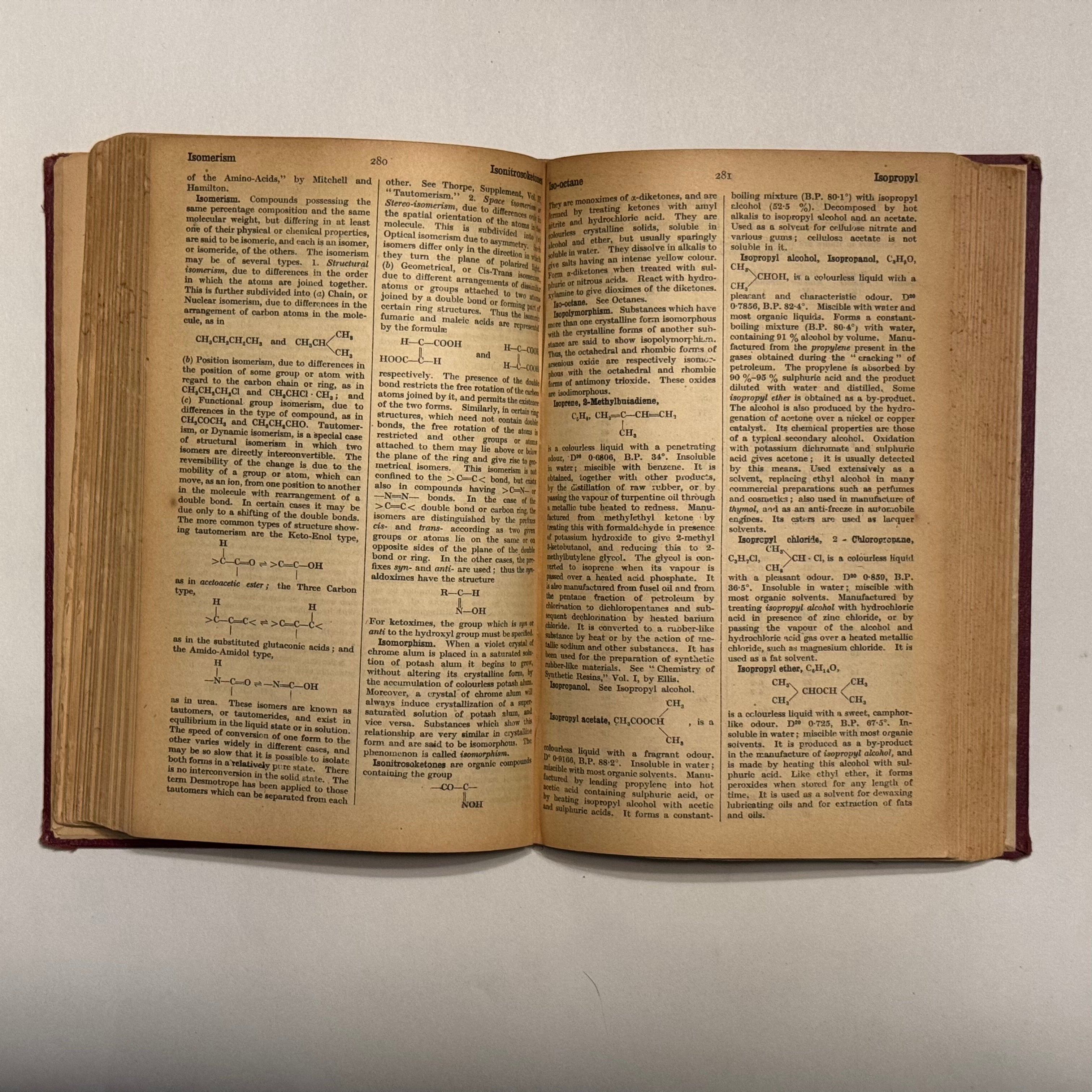 Ein neues Wörterbuch der Chemie von Stephen Miall