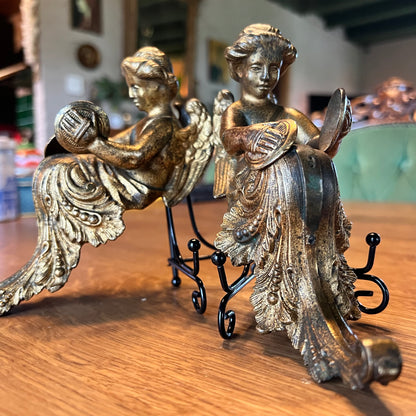 Twee antieke koperen (hoek) ornamenten The Collectionist