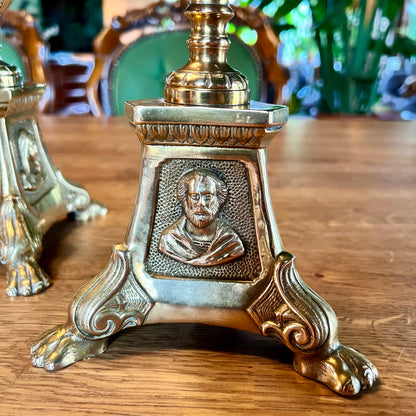 Een paar koperen kerk kandelaren The Collectionist