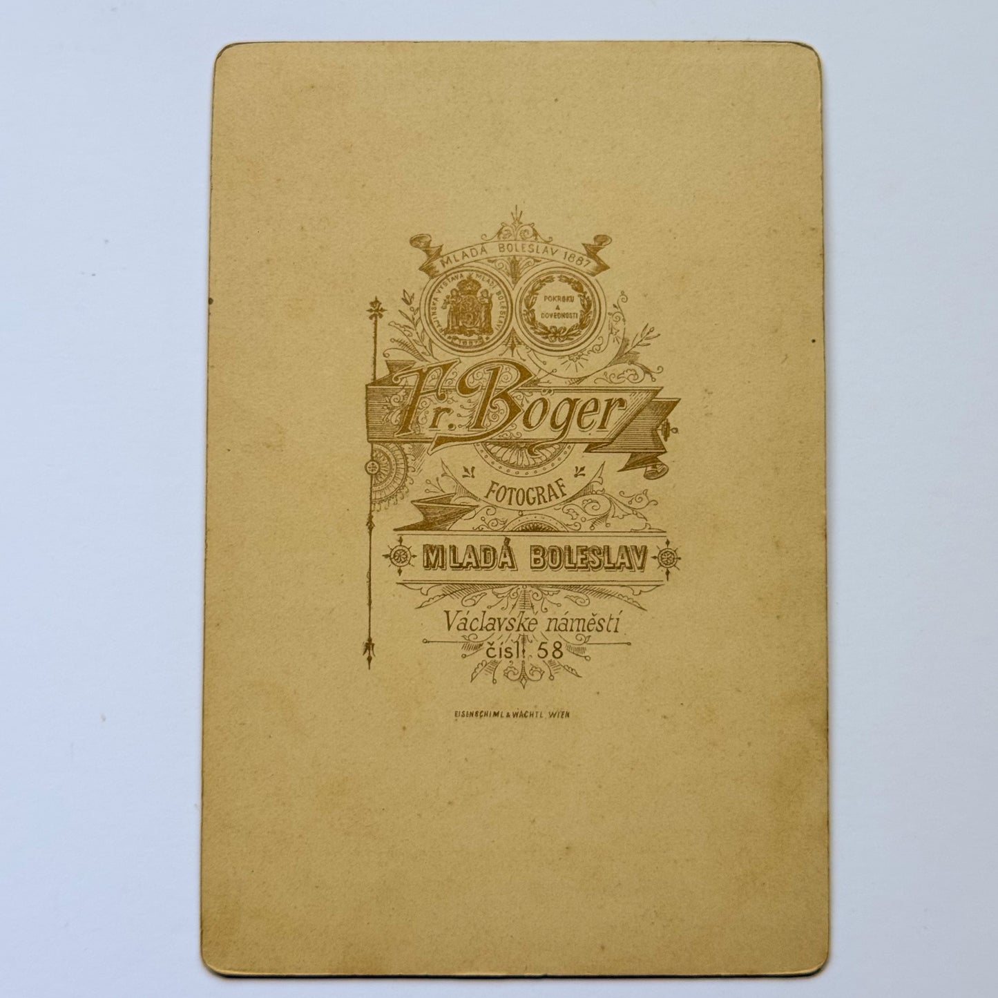 Familieportret - Atelier Fr. Böger, Mladá Boleslav (ca. 1895)