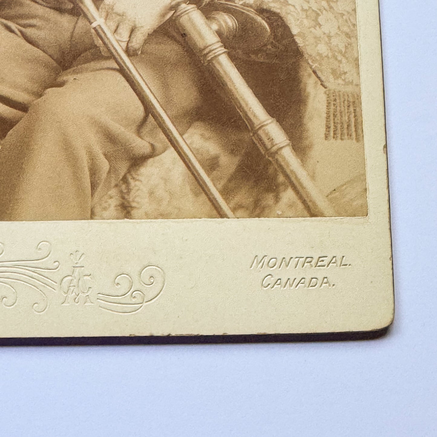 Portret van een oudere heer met wandelstok - A.P. Less, Montreal (ca. 1885)