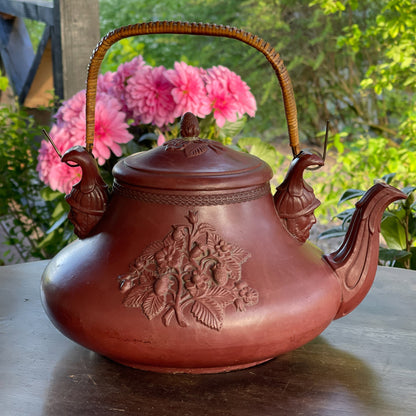 Victorian Strawberry Relief Teapot – England, ca. 1880–1910