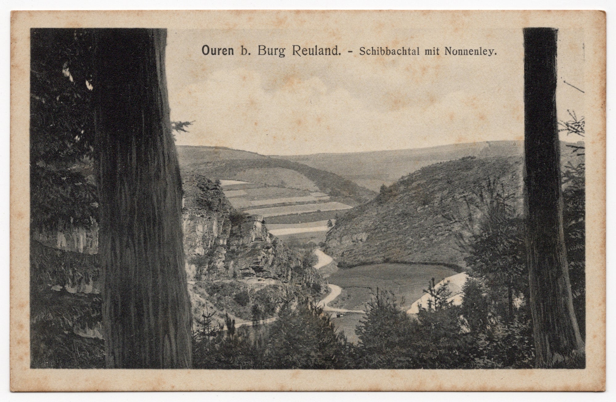 Duitstalige ansichtkaart begin twintigste eeuw, zwart-wit lichtdruk Schibbachtal met Nonnenley bij Ouren Burg-Reuland Oostkantons