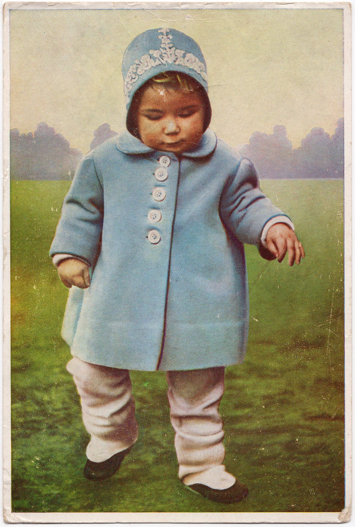 Ansichtkaart 1948 met kleurenportret van prinses Marijke in lichtblauwe winterjas op paleis Soestdijk.