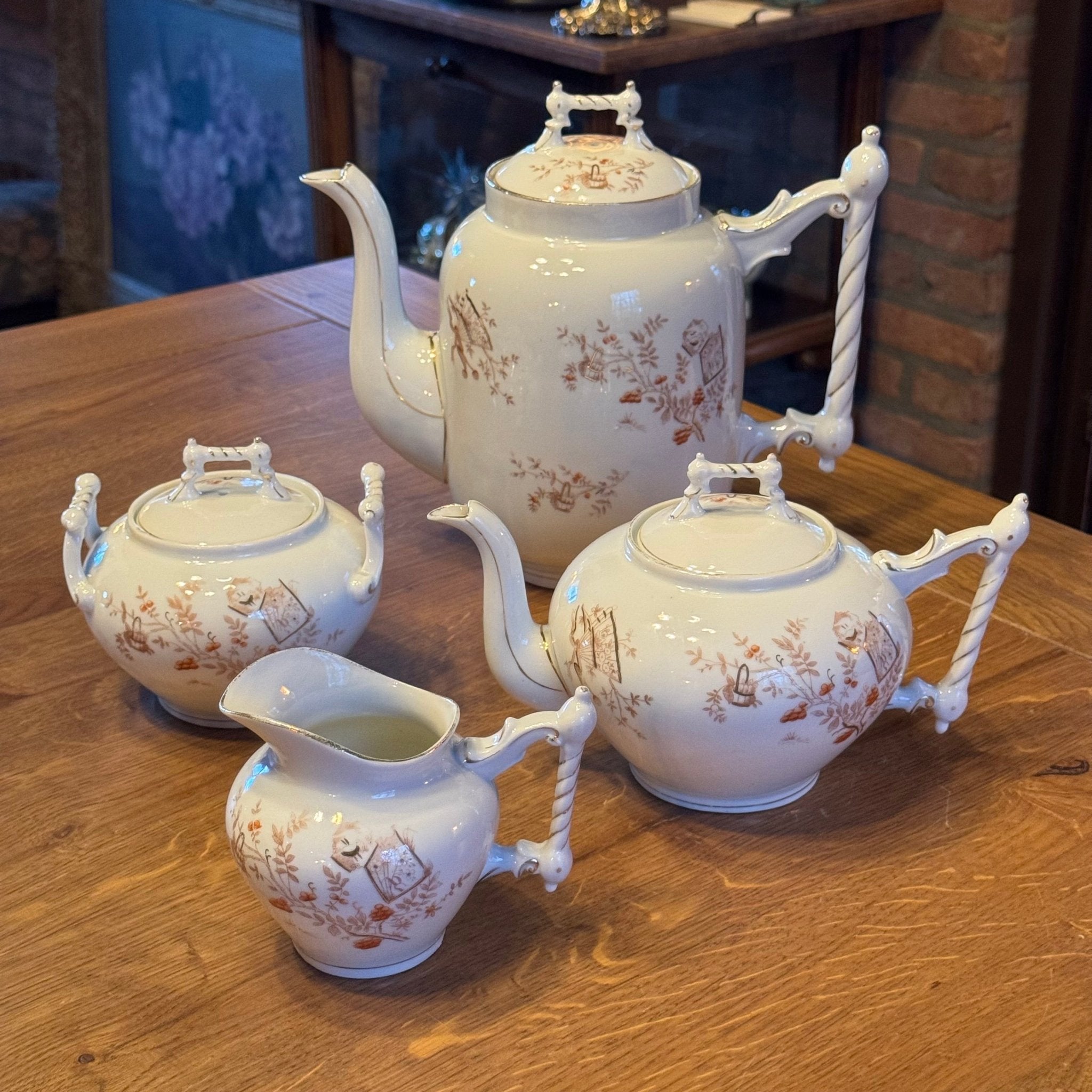 Antiek 4 - delig porseleinen theeservies met roodbruine Japanse motieven – ca. 1900–1930 - The Collectionist